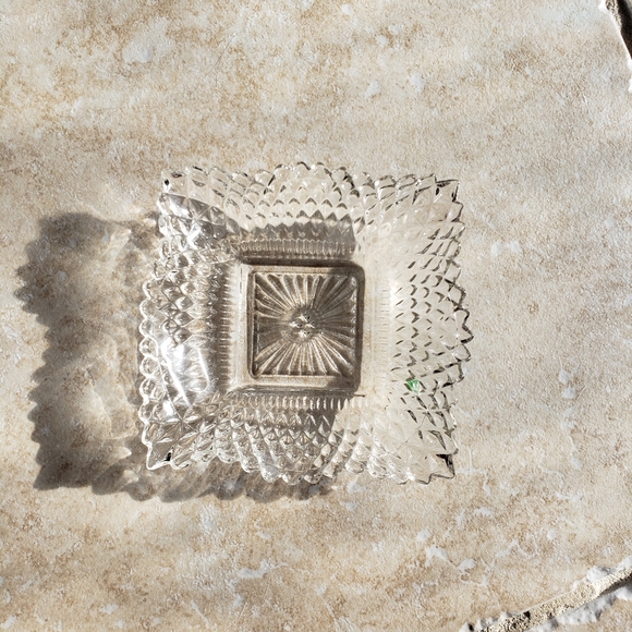 Vintage Square Clear Glass with Ruffled edges - Picture 3 of 6